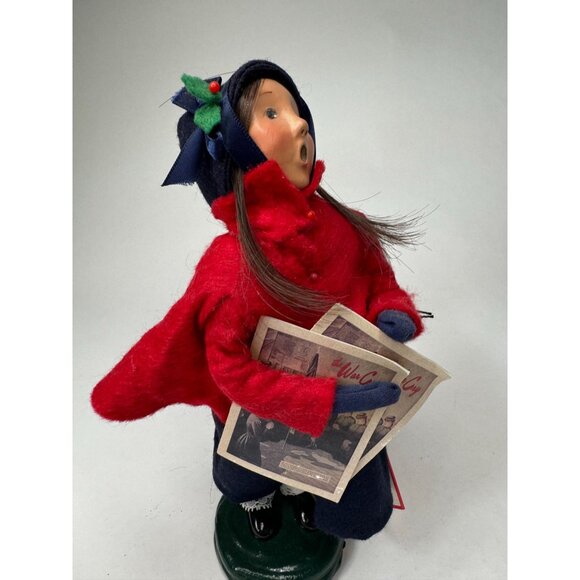 Byers' Choice 1995 Salvation Army Caroler Girl with War Cries Newspapers Bright - Picture 11 of 16